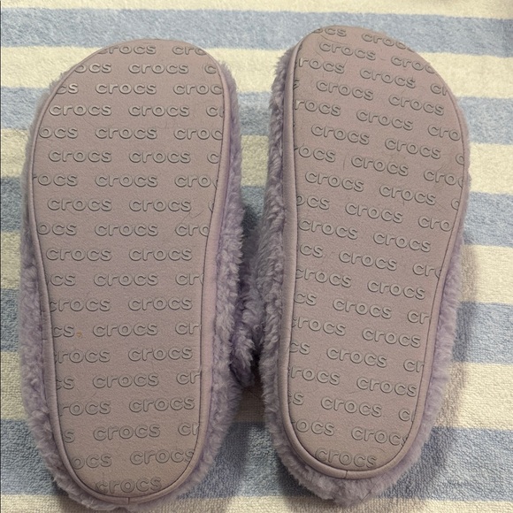 CROCS Women's Slippers in Lavender NWT - Picture 2 of 8